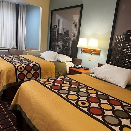 Super 8 By Wyndham Stafford Sugarland Area Otel Dış mekan fotoğraf
