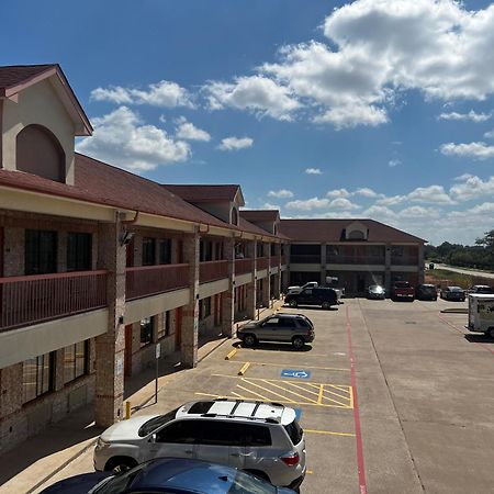 Super 8 By Wyndham Stafford Sugarland Area Otel Dış mekan fotoğraf