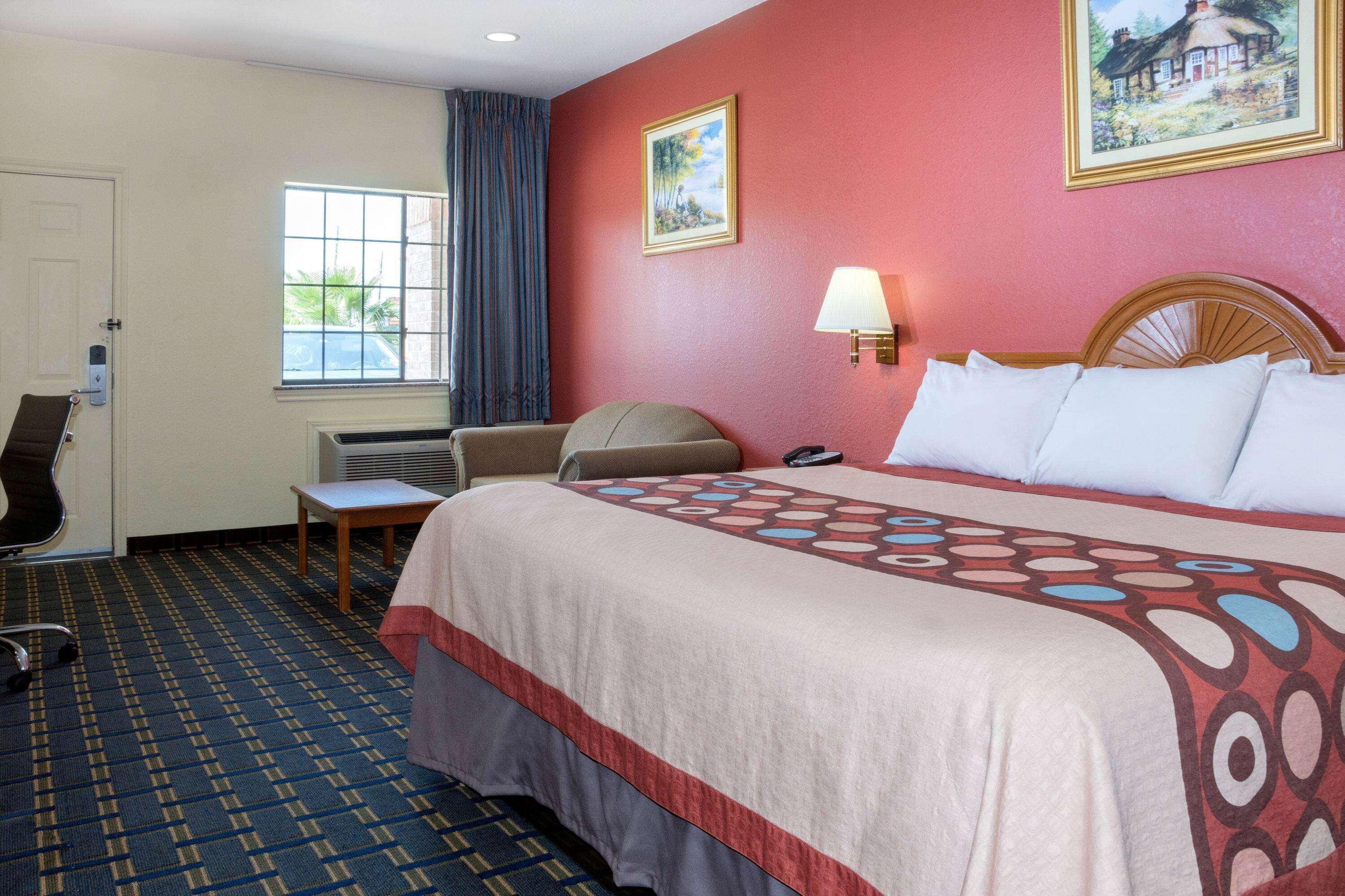 Super 8 By Wyndham Stafford Sugarland Area Otel Dış mekan fotoğraf