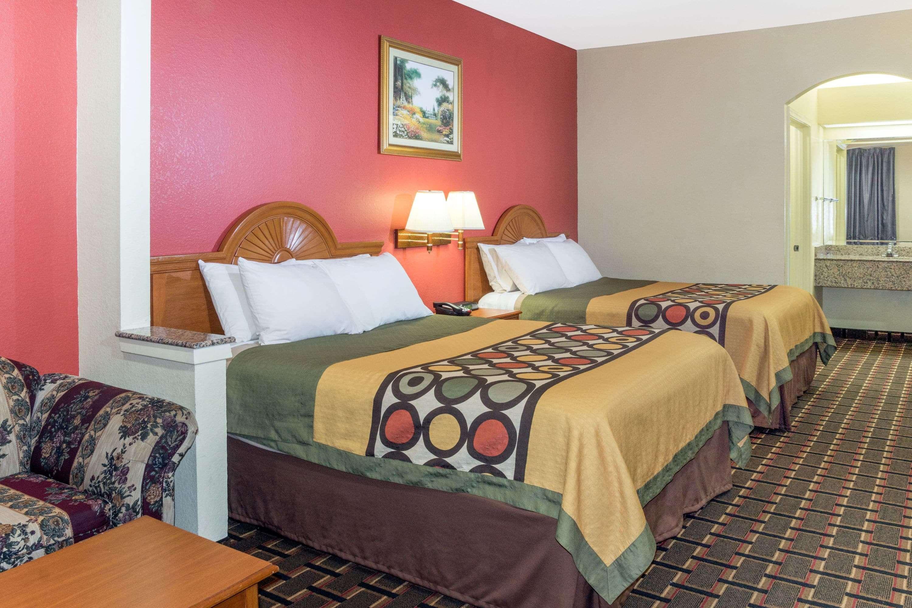 Super 8 By Wyndham Stafford Sugarland Area Otel Dış mekan fotoğraf