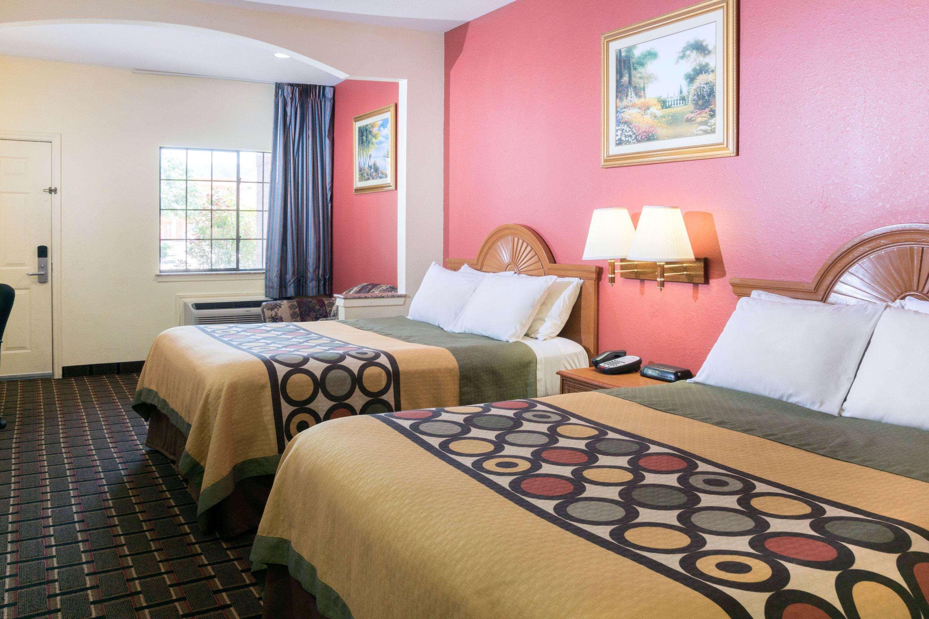 Super 8 By Wyndham Stafford Sugarland Area Otel Dış mekan fotoğraf