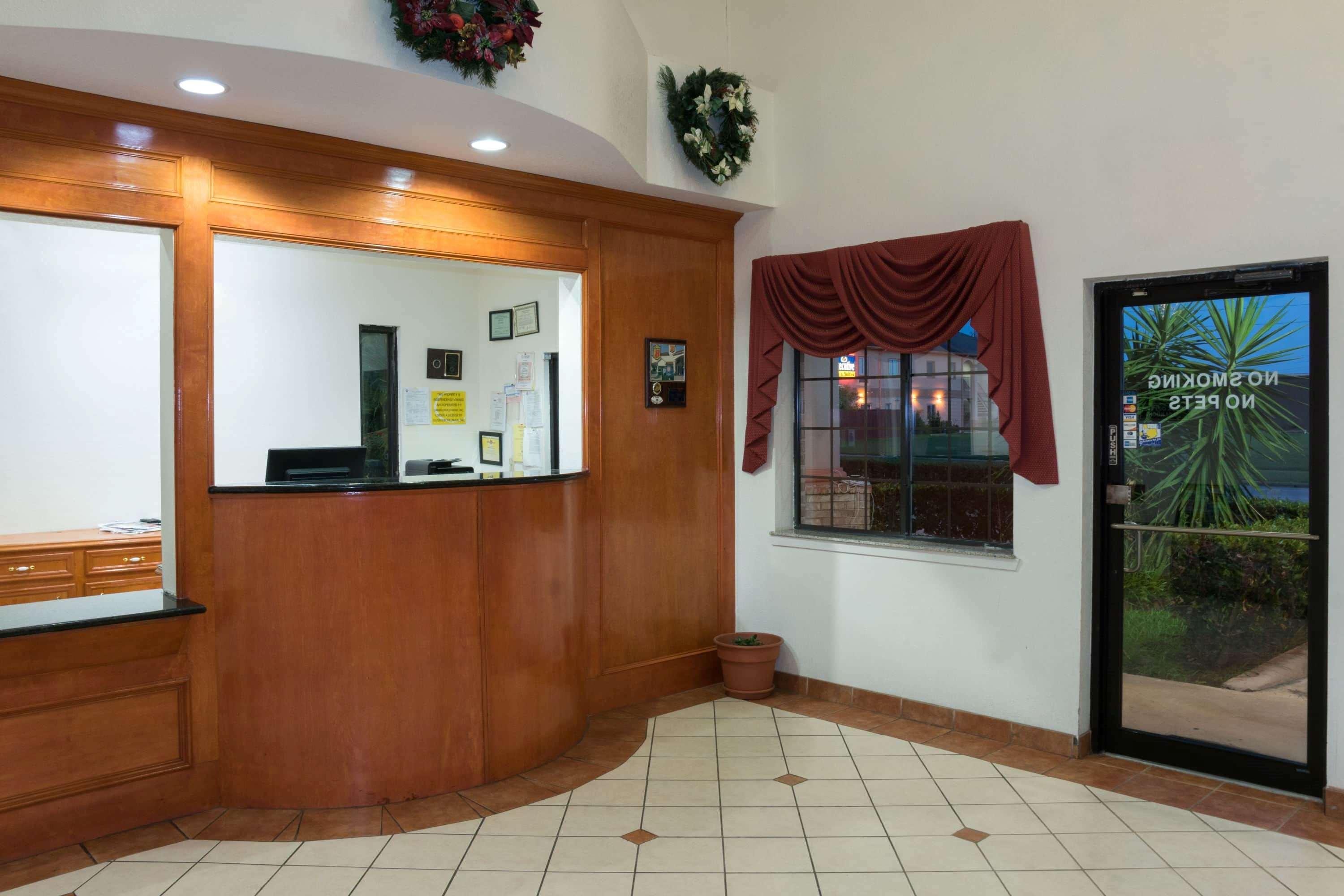 Super 8 By Wyndham Stafford Sugarland Area Otel Dış mekan fotoğraf