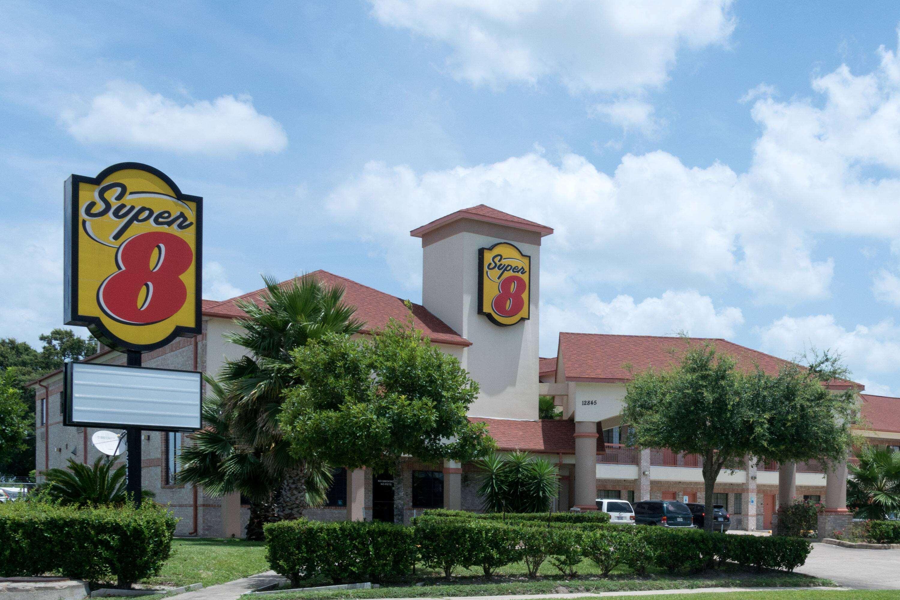 Super 8 By Wyndham Stafford Sugarland Area Otel Dış mekan fotoğraf