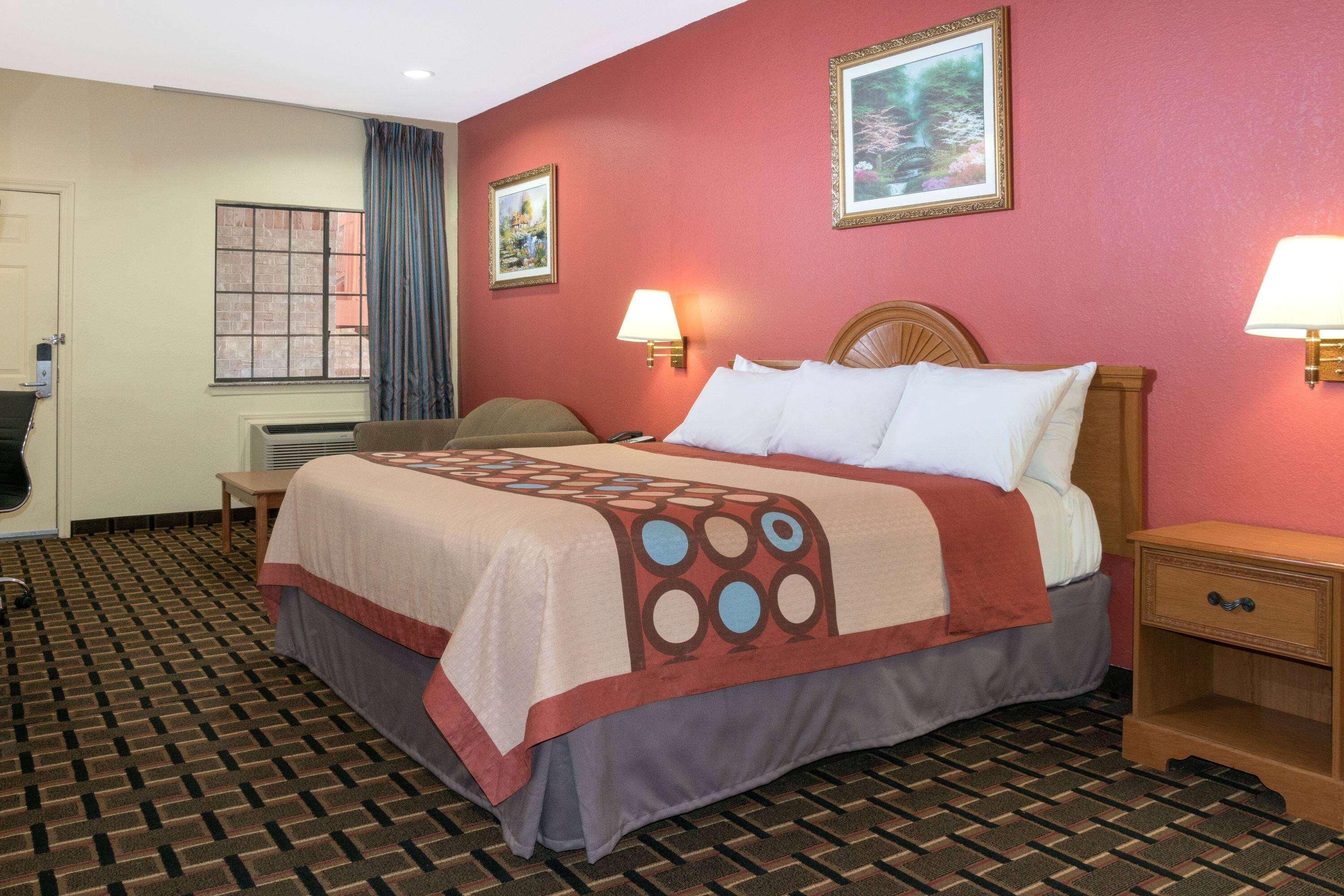 Super 8 By Wyndham Stafford Sugarland Area Otel Dış mekan fotoğraf