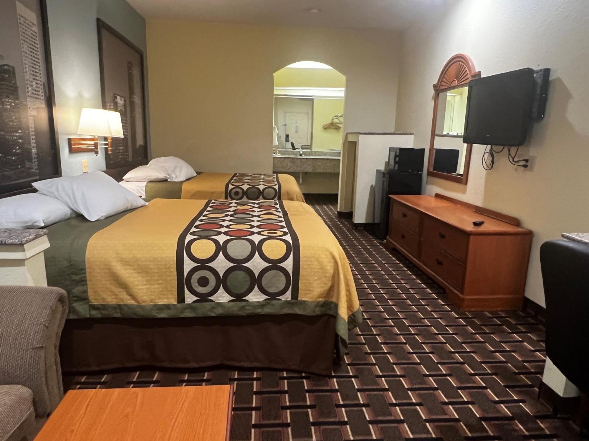 Super 8 By Wyndham Stafford Sugarland Area Otel Dış mekan fotoğraf