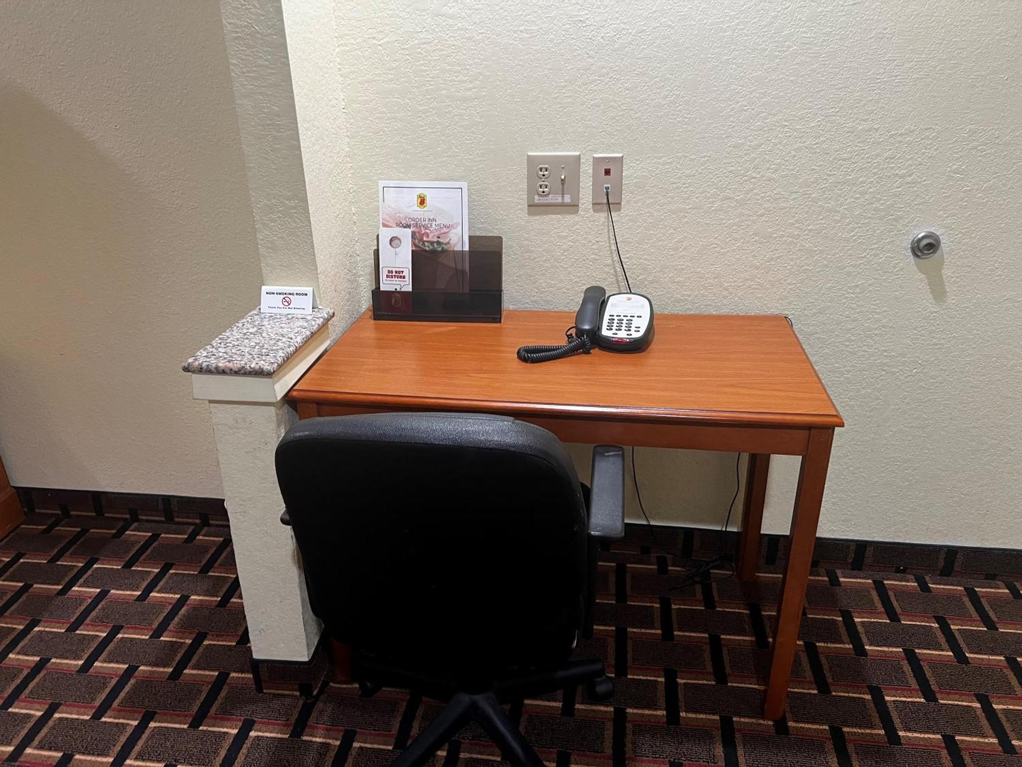 Super 8 By Wyndham Stafford Sugarland Area Otel Dış mekan fotoğraf